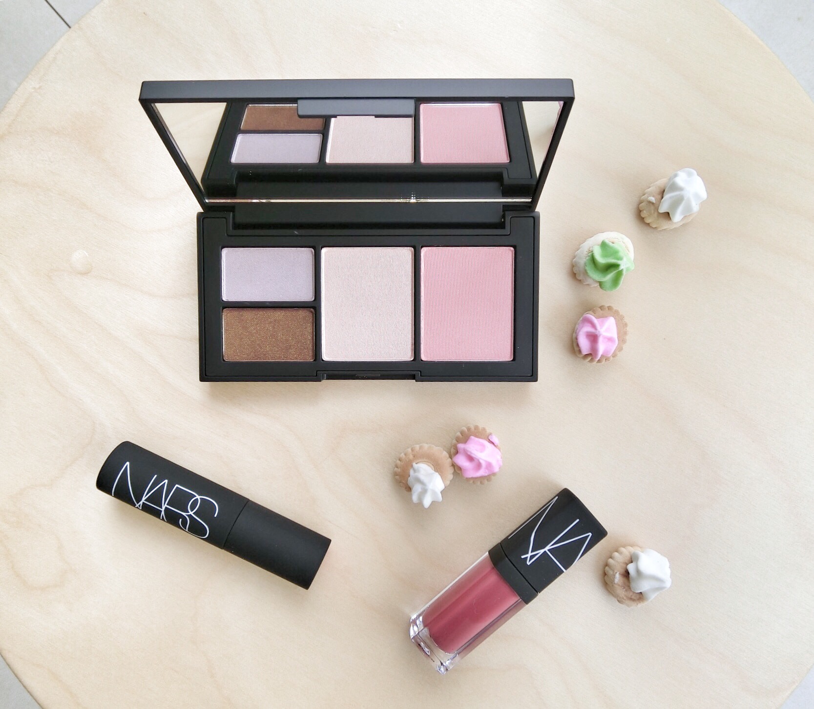 NARS ポイントメイク セット NARS / ミニ ライトリフレクティング スターター セットの公式商品情報